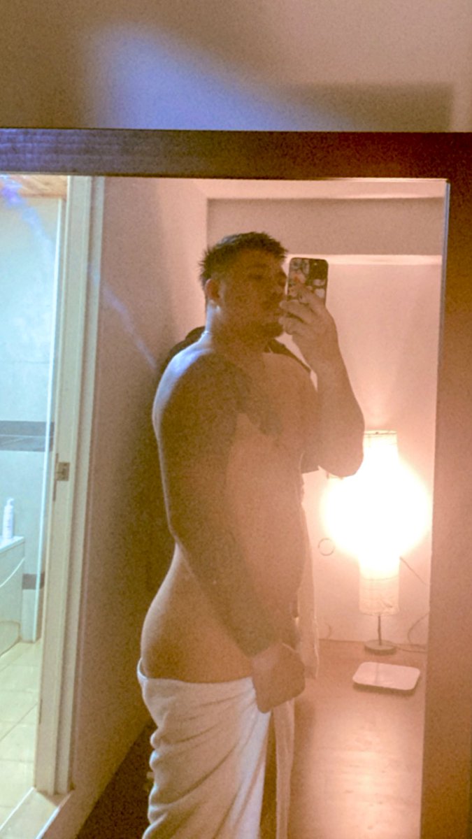 洗香香完等你了😳 

要怎麼開始呢？跟我說👅

最近看到喜歡的菜都直接濕到不行

好想懷孕🥵🥵