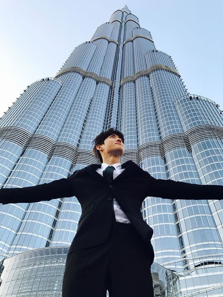 SUHOLOOK's tweet photo. #Suho #수호 #준면 #スホ #金俊勉 https://t.co/YPpF5yTq4c