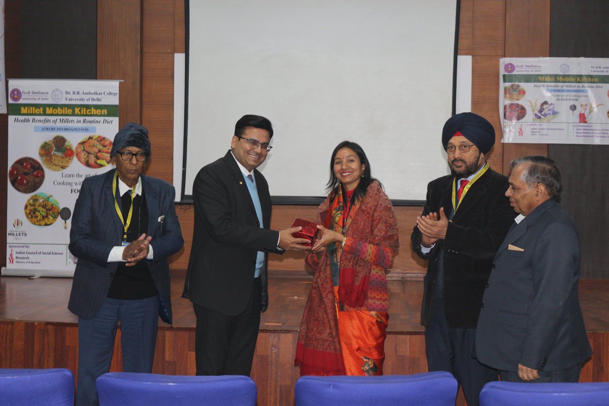 DrAjayRana's tweet photo. Embrace the Kudos to the collaboration with Department of Social Work, Dr. B. R. Ambedkar College, & Aditimahavidyalaya, Delhi University! Let's make millets a staple for a healthier routine!
#MilletsAwareness #HealthyLiving #AmityUniversity #ICSSR #BajraRecipes https://t.co/8QWqW4fKUw