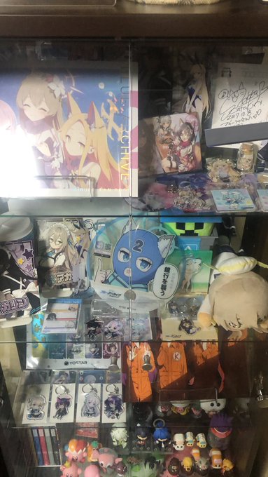 コレクションケースにブルアカグッズが日に日に増えていくの幸せ🦊✨ 