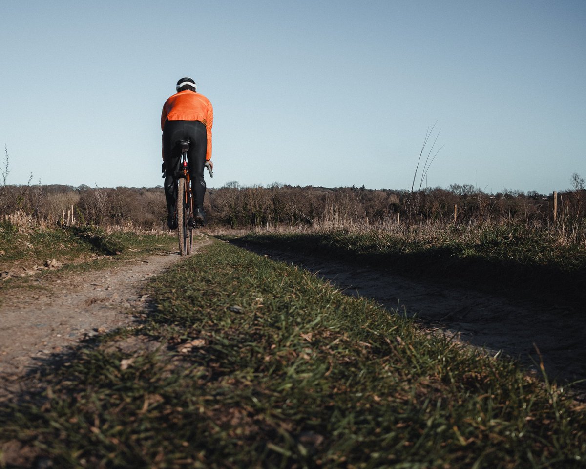 lexspedd's tweet photo. Winter sunshine ride yesterday...!
4°c with a windchill of -2°c 🥶
Perfect for testing the new @dhbsport Aeron Insulated Jacket.
Gravelly good vibes only 🤙🏾 #cycletography #cycling #photography #dontholdback https://t.co/CyrnO2cw6d