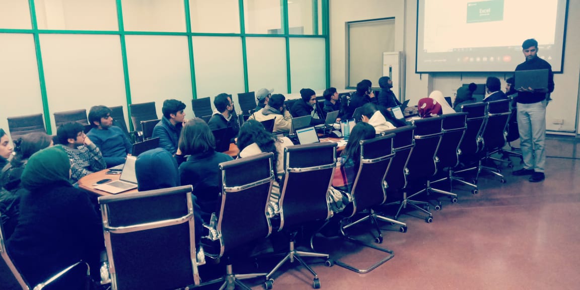 Haaseeb_Rehman's tweet photo. The focus on automating data analytics processes and honing skills in data mining is key in shaping the next generation of decision-makers.Excited about the collaborative spirit with @StatisticsFCCU
 #ContinuousLearning #DataScience #FutureLeaders #TechInEducation
 #Collaboration https://t.co/JOTa1Oj0PP