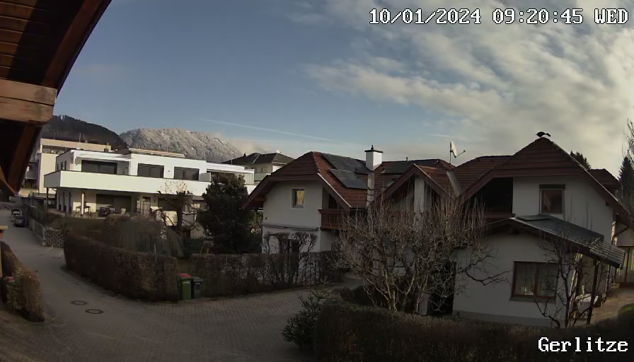 WWien10's tweet photo. Einen schönen Mittwoch aus #Villach in #Kärnten. Hoch #HANNELORE ist zwar schon seit Anfang der Woche präsent, heute wird es aber endlich auch einmal im Süden mit #Sonnenschein, dem ersten seit vergangenen Freitag, präsent. Aus Westen zieht aber schon wieder #Hochnebel auf. https://t.co/8XGpsRiNr6