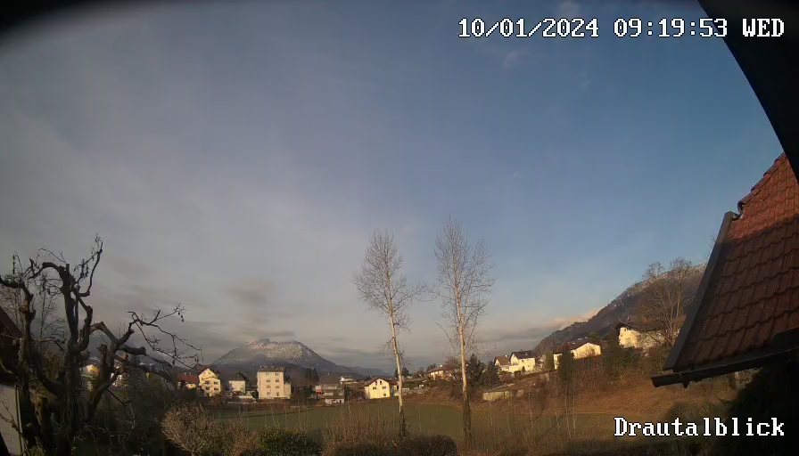 WWien10's tweet photo. Einen schönen Mittwoch aus #Villach in #Kärnten. Hoch #HANNELORE ist zwar schon seit Anfang der Woche präsent, heute wird es aber endlich auch einmal im Süden mit #Sonnenschein, dem ersten seit vergangenen Freitag, präsent. Aus Westen zieht aber schon wieder #Hochnebel auf. https://t.co/8XGpsRiNr6