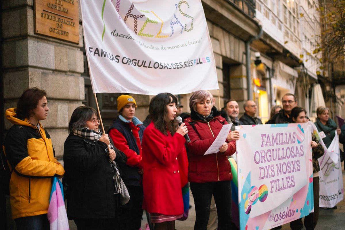 eusondaph's tweet photo. Algunhas fotos da concentración de onte. #FeminismoNonÉTransfobia https://t.co/NZg6gTPZoS