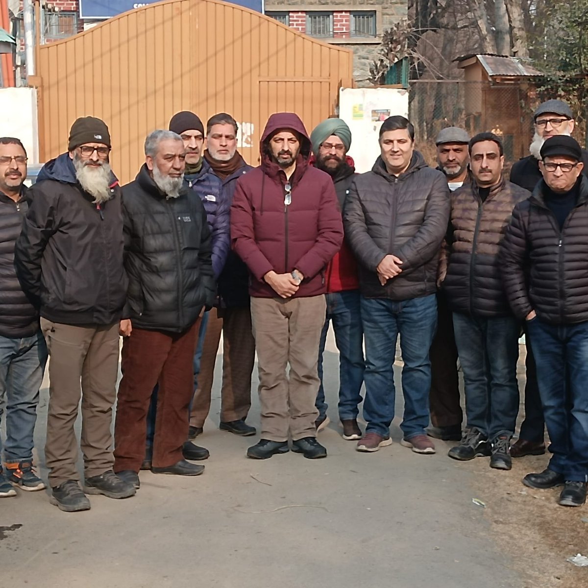 kpdcloffice's tweet photo. #RDSSWorksKashmir
MD KPDCL today morning visited S/D Huzuribagh, ED II, Srinagar. Interacted with staff assigned billing duties and functioning of 3x6.3MVA Receiving Station.
Well done #TeamKPDCL.
@diprjk @OfficeOfLGJandK @Raj576113 @mussarat_zia @MinOfPower