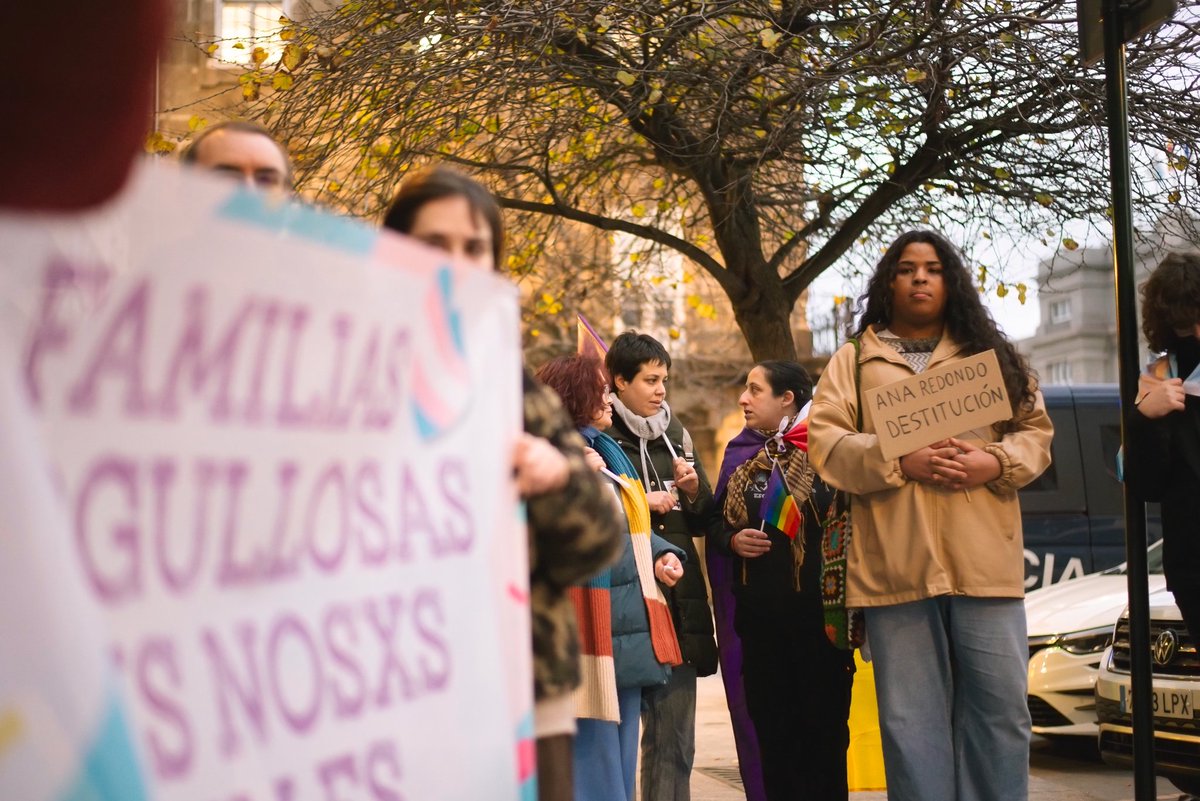 eusondaph's tweet photo. Algunhas fotos da concentración de onte. #FeminismoNonÉTransfobia https://t.co/NZg6gTPZoS