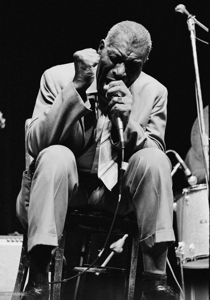 Howlin' wolf / Smokestack lightnin' 🖤🕊
youtu.be/9Ri7TcukAJ8?si…