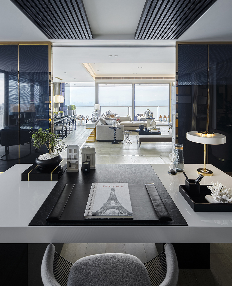 kellyhoppen's tweet photo. A home studio must be functional and productive but that doesn’t mean it can’t be glamorous too! In this amazing space I have used gridlines and ceiling details.

#kellysdesigntips #interiors #interiordesign #styleideas #studiodesign #howtodesign #designideas #interiorideas https://t.co/JGpWGfmFAl