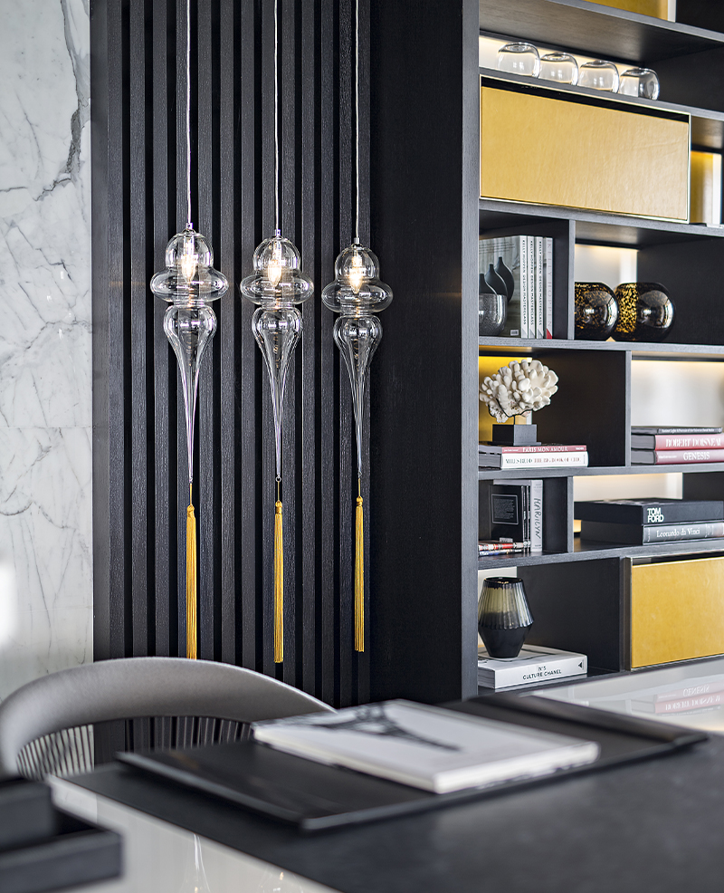 kellyhoppen's tweet photo. A home studio must be functional and productive but that doesn’t mean it can’t be glamorous too! In this amazing space I have used gridlines and ceiling details.

#kellysdesigntips #interiors #interiordesign #styleideas #studiodesign #howtodesign #designideas #interiorideas https://t.co/JGpWGfmFAl