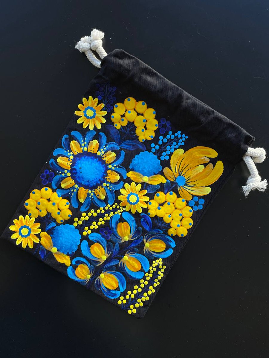 напам'ятовую вам шо ви можете купить ось таке всяке собі та своїм колєгам отут @\crimson_august 
і буду дуже вдячна за поширення бо якщо не реалізую продукію прийдецця вертатись жити в село з тим абюзивним шматком мусору (штибу батько)🥲🥲