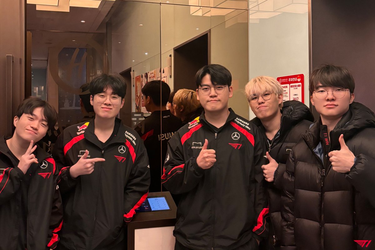 T1 LoL tweet media