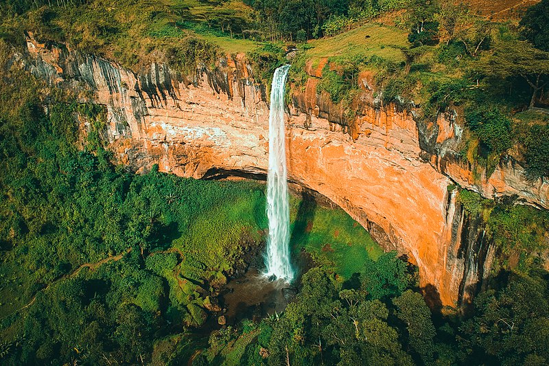 marglamatours's tweet photo. Sipi Falls is a series of three waterfalls located on the north-western slopes of the eponymous extinct volcano, Mount Elgon, in Uganda[1] with views over the Karamoja plains.[2][3][4] The falls are situated to the northeast of Sironko and Mbale,[5] adjacent to Mount Elgon NP https://t.co/7xl3cos2gs