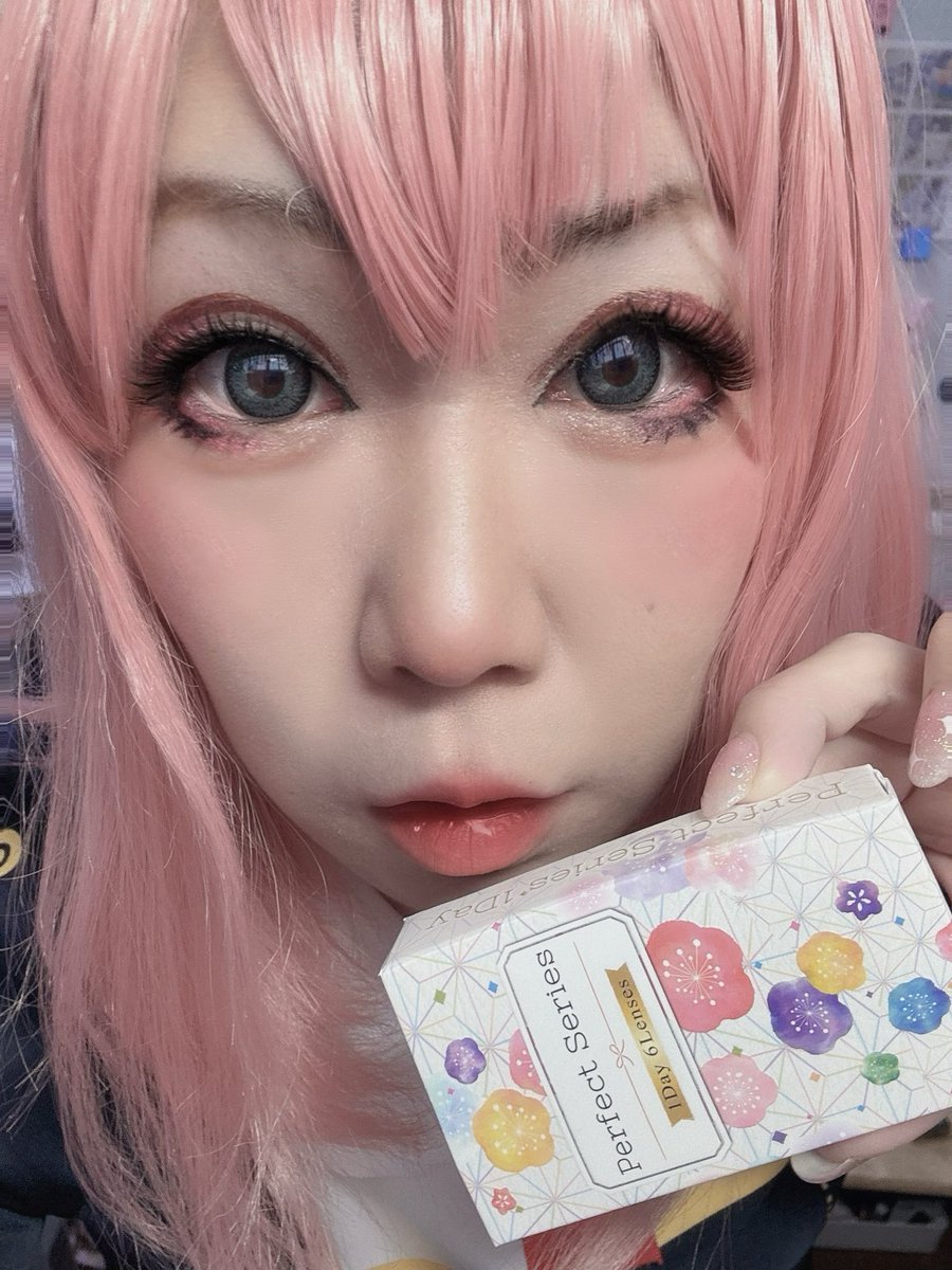 macaron_nora's tweet photo. あ！忘れそなのでカラコンメモ！
前までアーニャで使ってたのが廃盤？なったので💦
ちょっとアーニャのイメージ違うなーという感想ありつつ🫠💦
色味伝わりにくいけど巨クリ加工無しでっ！🫠💦

 #カラコンメモ
 #PerfectSeries
 #HISUIgreen
 #翡翠グリーン
 #アーニャカラコン https://t.co/ed6luiV3gR
