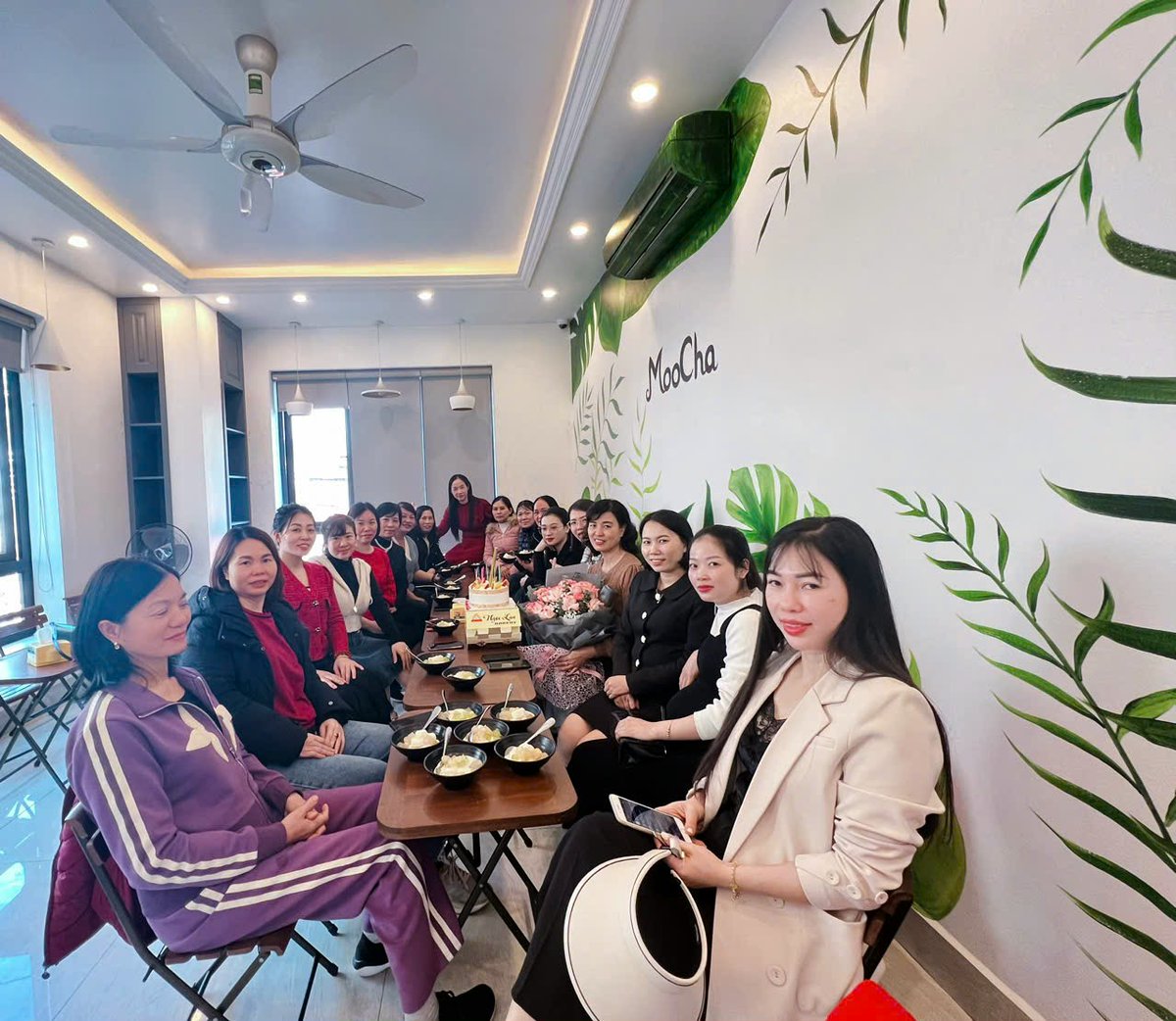 vananhdmp's tweet photo. Xã đoàn đơn vị liên hoan toàn gấu thôi ak 🤣🤣🤣 https://t.co/v89WFntMYs