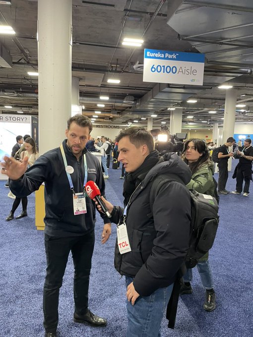 [#CES2024] L’équipe de <a href="/Qofficiel/">Quotidien</a> nous a fait l'honneur de sa présence sur le booth du
<a href="/3DEXPERIENCELab/">3DEXPERIENCELab</a> hier !

#CES <a href="/TeamYannBarthes/">Team Yann Barthès</a> #CES3DxLab 

<a href="/PawlowskiMario/">Mario</a> <a href="/ipfconline1/">ipfconline - On vacation until August 24 :)</a> <a href="/LaurentAlaus/">Laurent Alaus</a> <a href="/Shi4Tech/">💙 #TechForGood 💙</a> <a href="/Fisher85M/">Michael Fisher</a> <a href="/kalydeoo/">Eric Gaubert</a> <a href="/Ym78200/">Yann Marchand</a> <a href="/Nicochan33/">Nicolas Babin</a> <a href="/Fabriziobustama/">Fabrizio Bustamante</a> <a href="/tewoz/">Eric T.</a> <a href="/FrRonconi/">Franco Ronconi 🇮🇹</a>