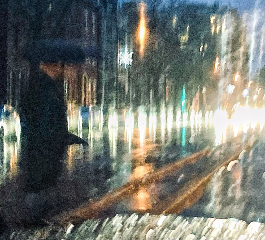 storyrd's tweet photo. Raining at Rush Hour / Philadelphia / crossing Spring Garden Street in a miserable rain / #streetphotography #theumbrellaproject / ๐ท @storyrd https://t.co/jqy6oG9ZFZ