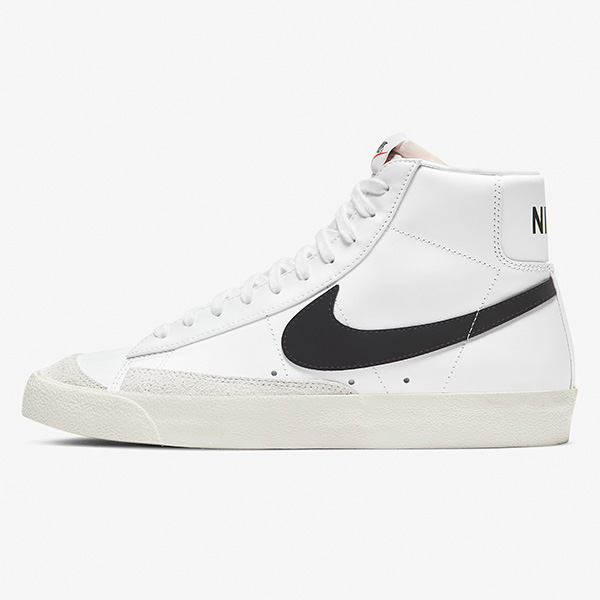 KicksDeals's tweet photo. 👀 Select sizes remain on 50% OFF deal for the white/black Nike Blazer Mid '77 VNTG at $52.50 + shipping.

BUY HERE -> https://t.co/0FY2XsJSnq (promotion - use code FLASH50 at checkout) https://t.co/hphbSzTnhc