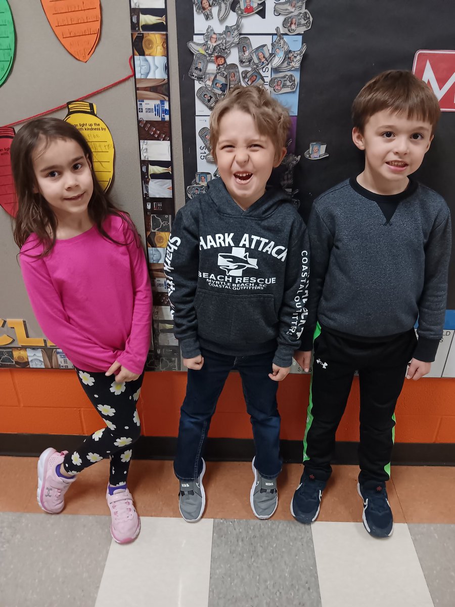 OLittleKnights's tweet photo. We love reading, yes we do! We love reading... How about you!? #OtsegoKnights https://t.co/4uK3Ob7w1c
