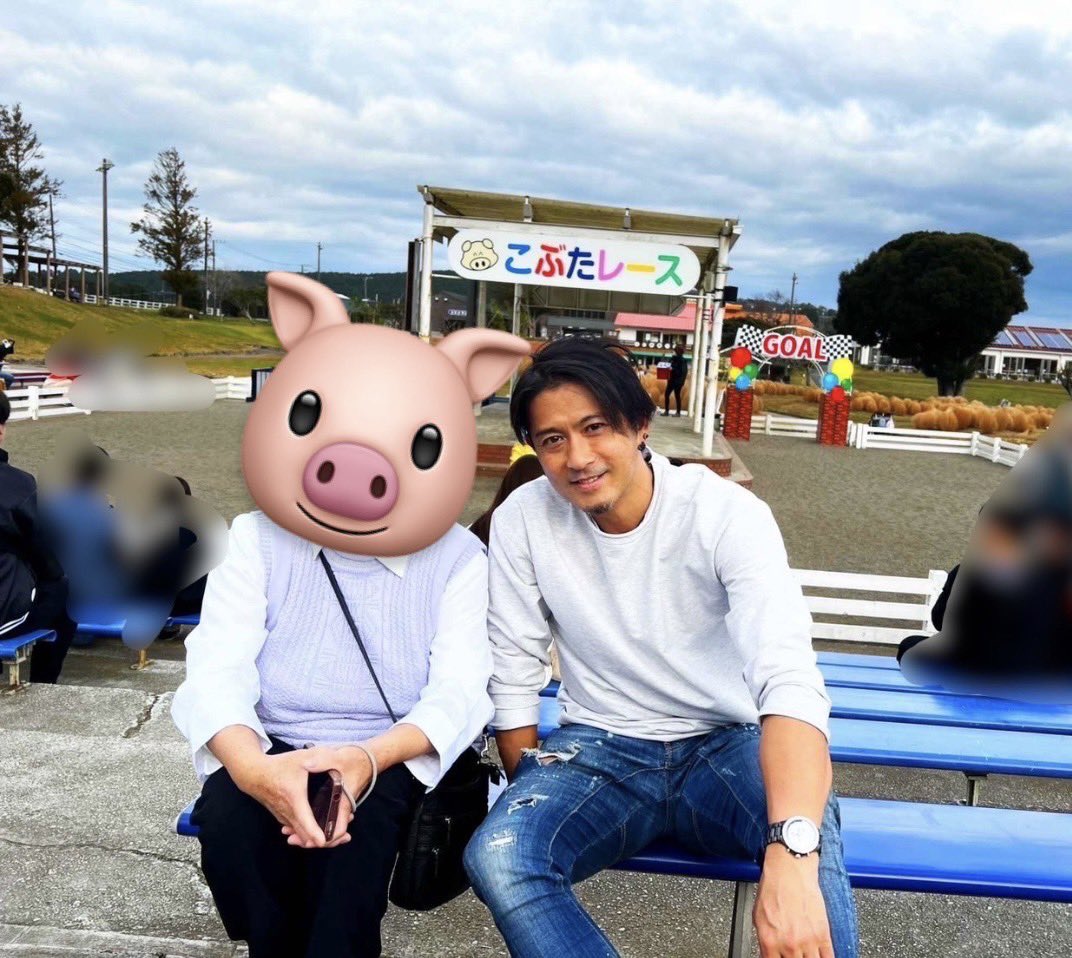 yamaguchi_inc's tweet photo. きっと本人がこれを見る事はないと思いますが…

貴方の子として生きてこれて幸せです
生まれ変わっても、
また貴方の子として生まれてきたいです

あれ？おかしいな？
このスタンプしか見当たらない https://t.co/DgCUhTLjtK