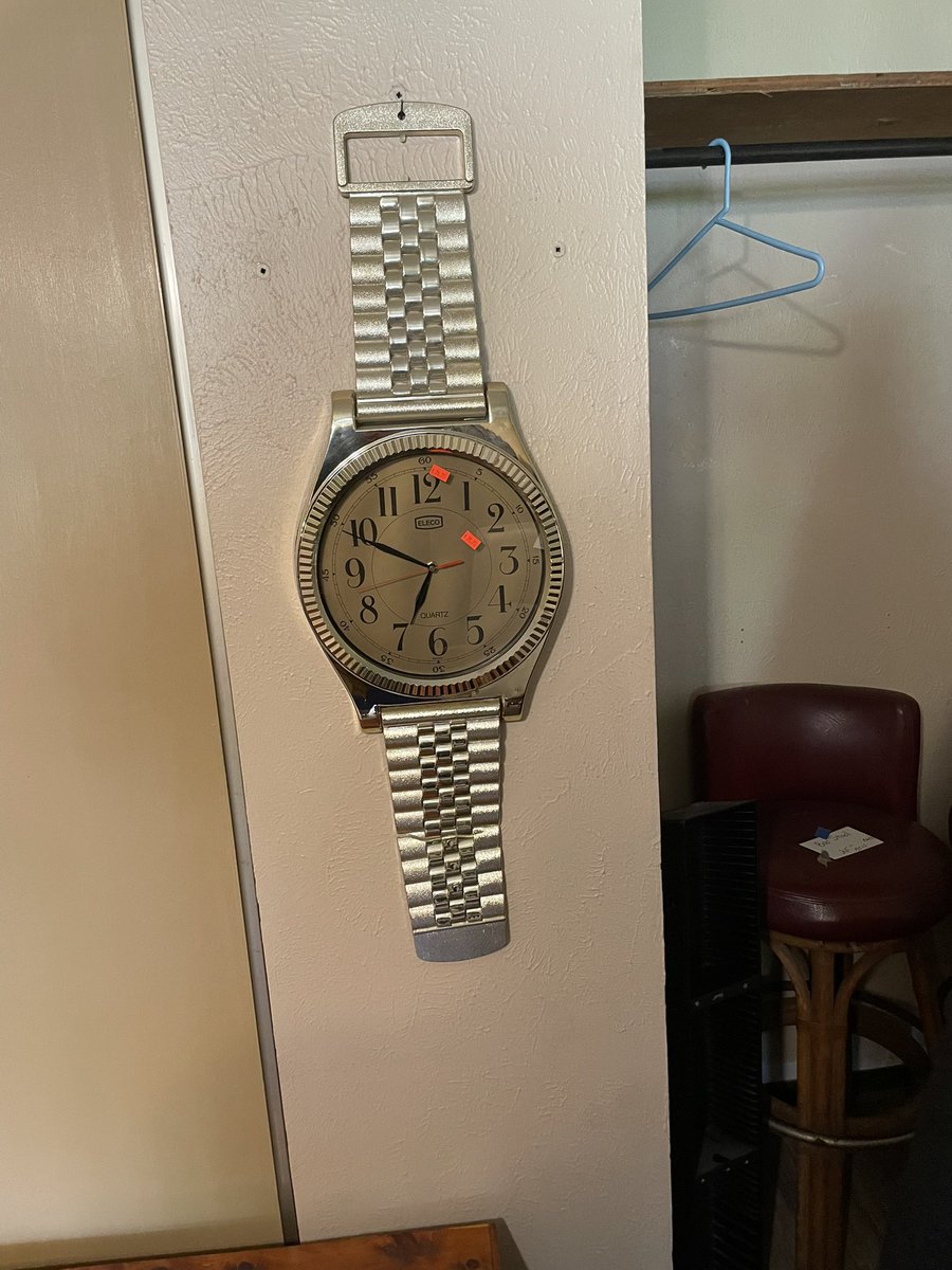AlexSherrill's tweet photo. Still thinking about this wall clock(watch) we saw at an estate sale. https://t.co/0nmDzU4YRy