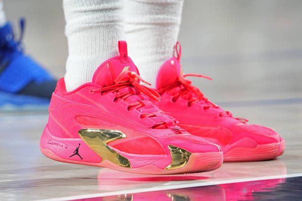 シューズ(男性用) Jordan Luka 2 PF Gold Pink Basketball Luka Dončić laced up in the red & gold PE colorway of the Jordan