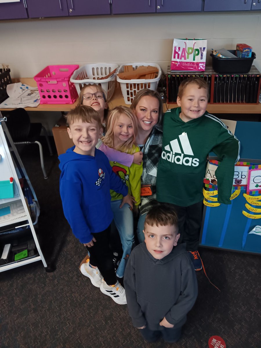 OLittleKnights's tweet photo. I'm sorry...I know I've missed a few Mystery Readers. We're so blessed to have such wonderful people come to our classroom to share! Thank you, Mystery Readers! #OtsegoKnights https://t.co/vWqiq7CGr0