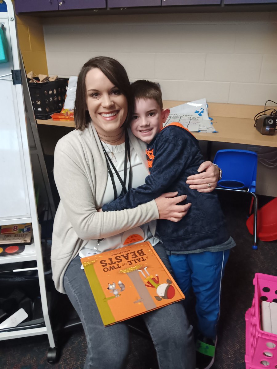 OLittleKnights's tweet photo. I'm sorry...I know I've missed a few Mystery Readers. We're so blessed to have such wonderful people come to our classroom to share! Thank you, Mystery Readers! #OtsegoKnights https://t.co/vWqiq7CGr0