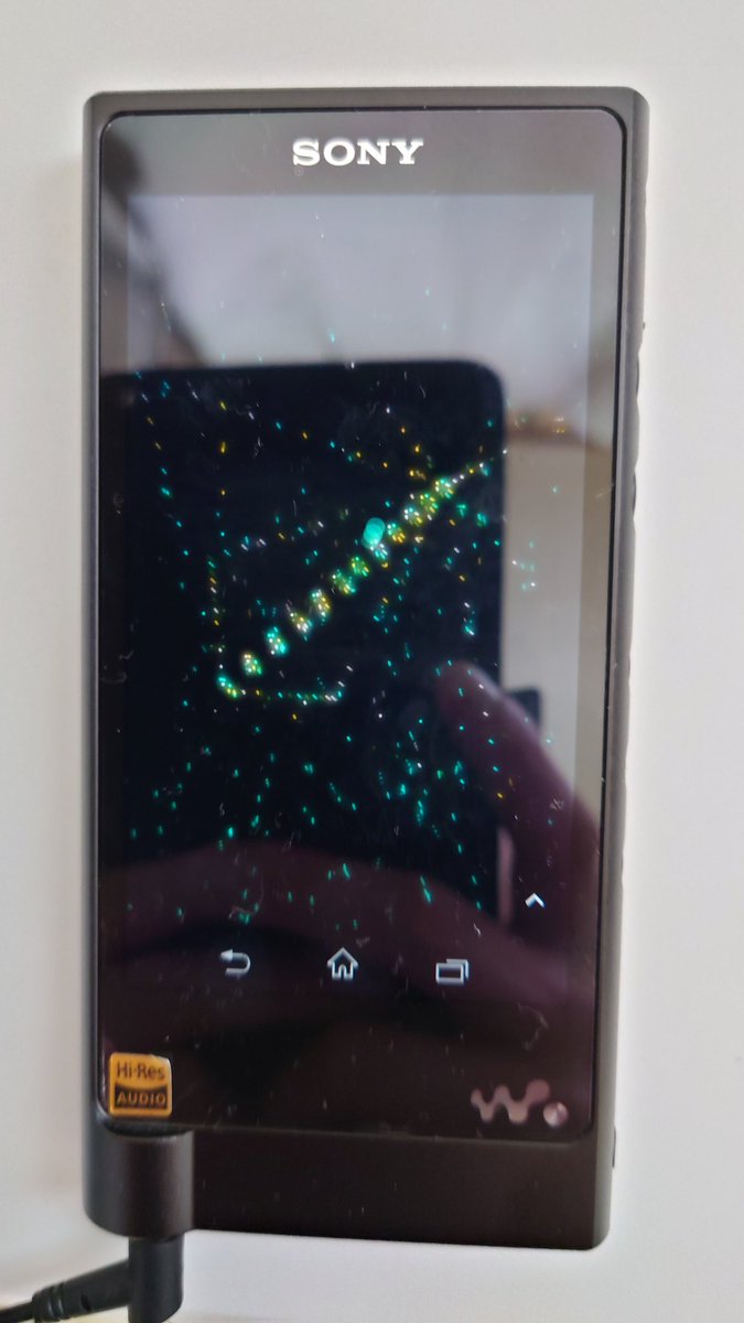 Music_peace_51's tweet photo. 「NW-ZX2」のビジュアライザーの映像綺麗だなぁ…。

手持ちの「NW-Z1050」や「NW-F885」にも同機能があったのですが、今のウォークマンにはない貴重な機能ですね😌。

#SONY
#ウォークマン
#NWZX2
#ポタオデ https://t.co/8PT1tD7DJl