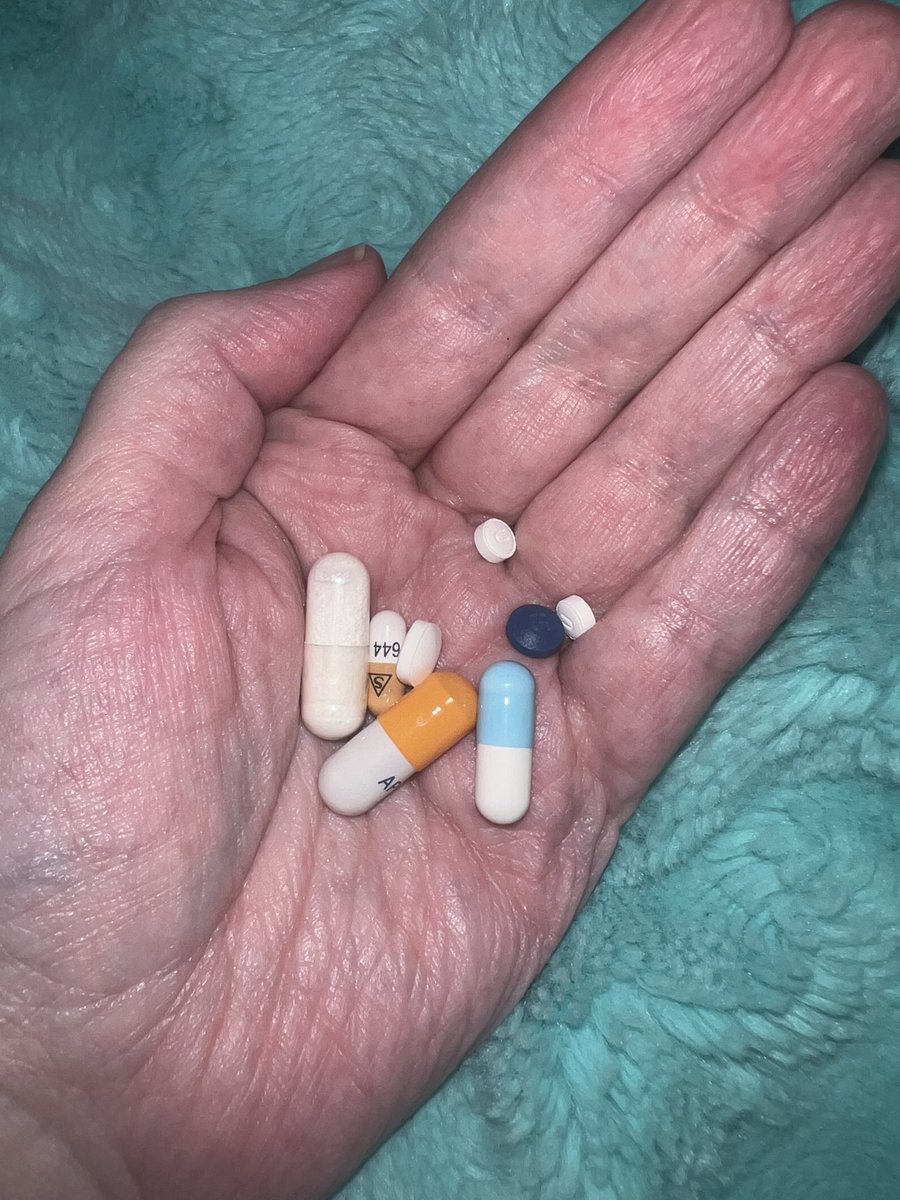 life0fStacy13's tweet photo. Night Dose #1
My hands are soooo dry from sanitizer and soap!
Also my hands are pink. I have never had pink hands before. They were always a blue/purple color.
#tacro #hearttransplant #tacrolimus #cellcept https://t.co/WvfltmeT9E