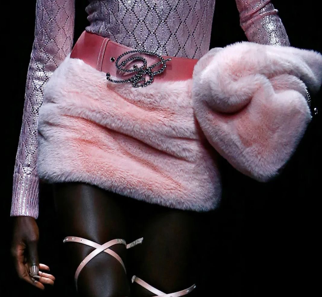 virgoessence's tweet photo. Blumarine, Fall 2021 https://t.co/hQBqHRJjj0
