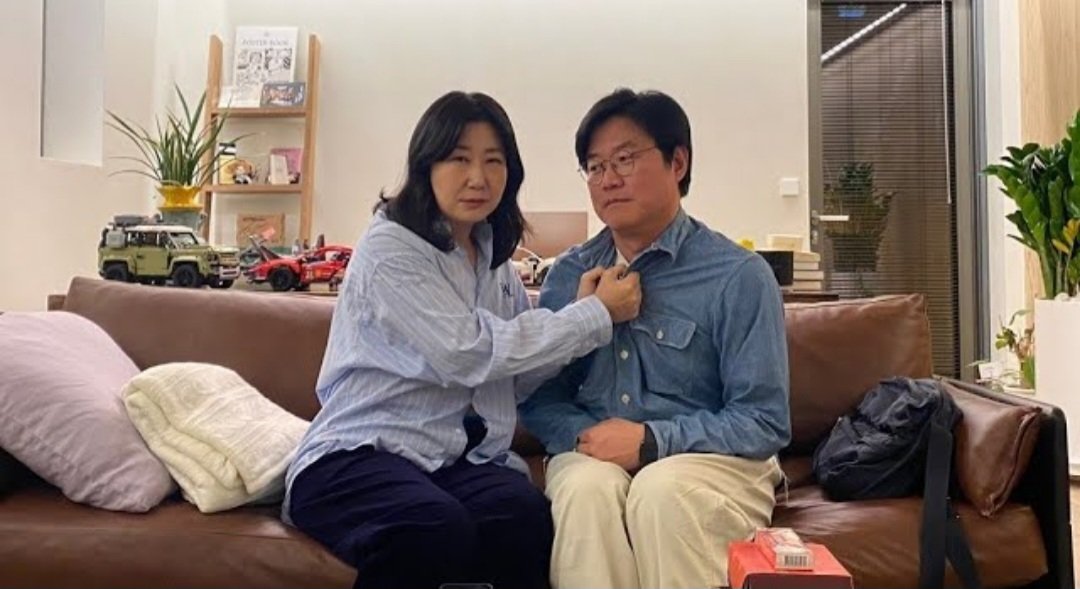 TeamIkSong's tweet photo. omo!! mone's parents??
uju's father and mother in law 😅🤭 https://t.co/G9j93RmOgU