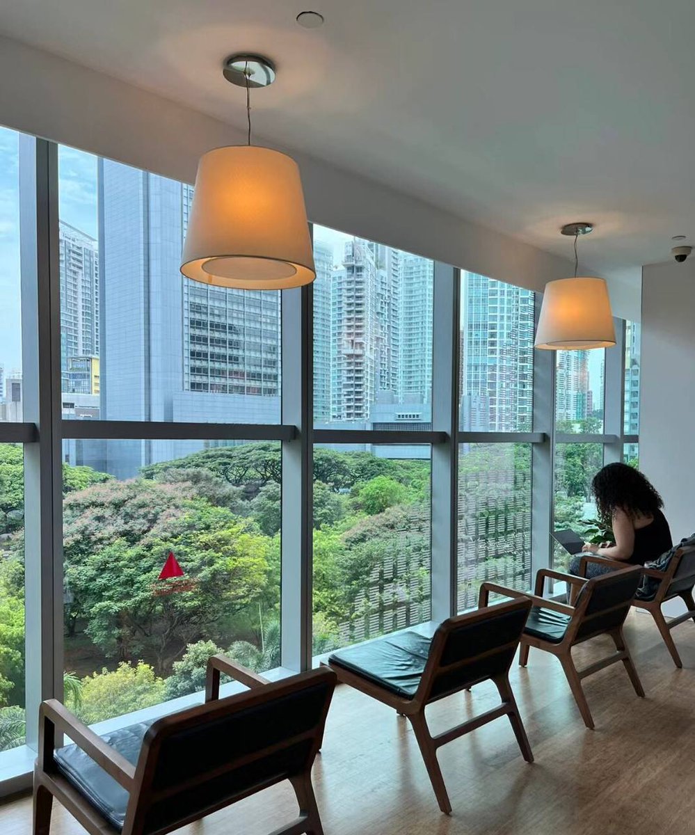 FinaPellu's tweet photo. There are many locations. I like the one by the window on the second floor. I feel like I don’t even have to go to the cafe. Quiet and beautiful scenery outside the window. https://t.co/EdO82CHgqy