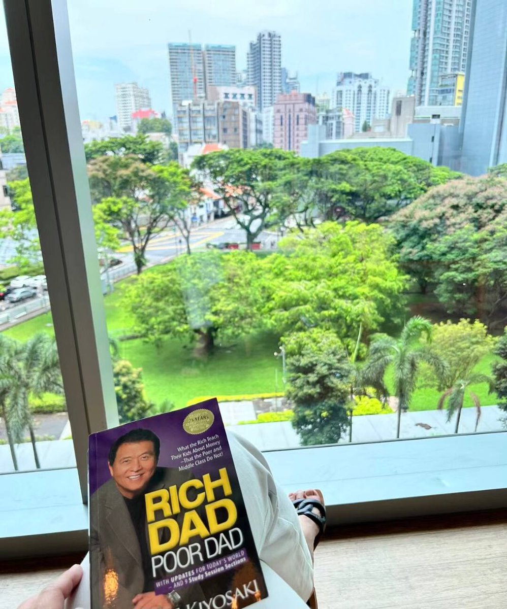 FinaPellu's tweet photo. There are many locations. I like the one by the window on the second floor. I feel like I don’t even have to go to the cafe. Quiet and beautiful scenery outside the window. https://t.co/EdO82CHgqy