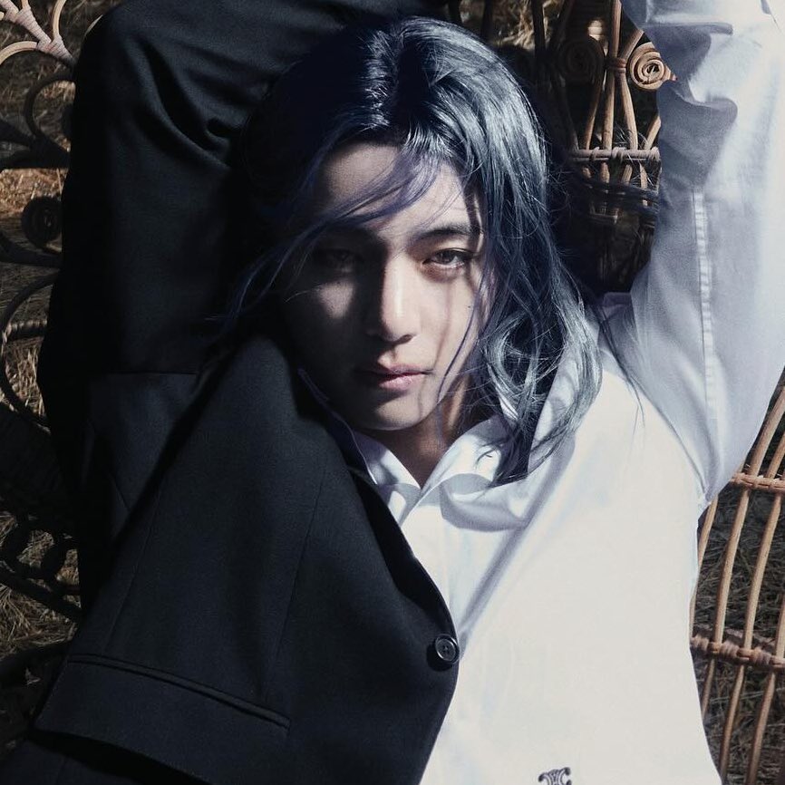 sevenrchive's tweet photo. taehyung’s wig was for his bazaar cover?? 😭 https://t.co/UhD0FNhiRq