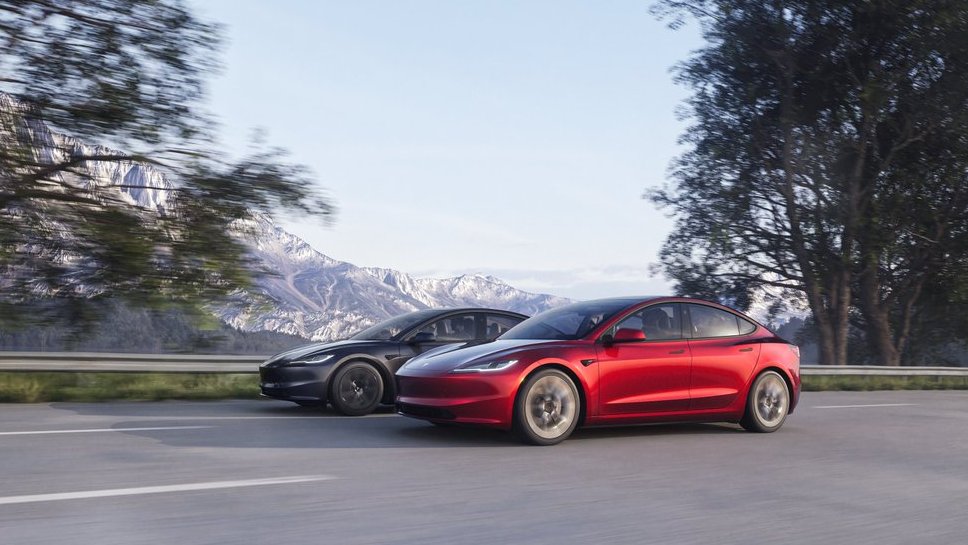 tesla_na's tweet image. Upgraded Model 3 launching in North America today → tesla.com/model3

Built for distance

Go up to 341 mi (EPA est) on a single charge with updated exterior styling optimized for max aerodynamics.

Improved ride comfort

More refined &amp;amp; relaxed ride quality, thanks to a…