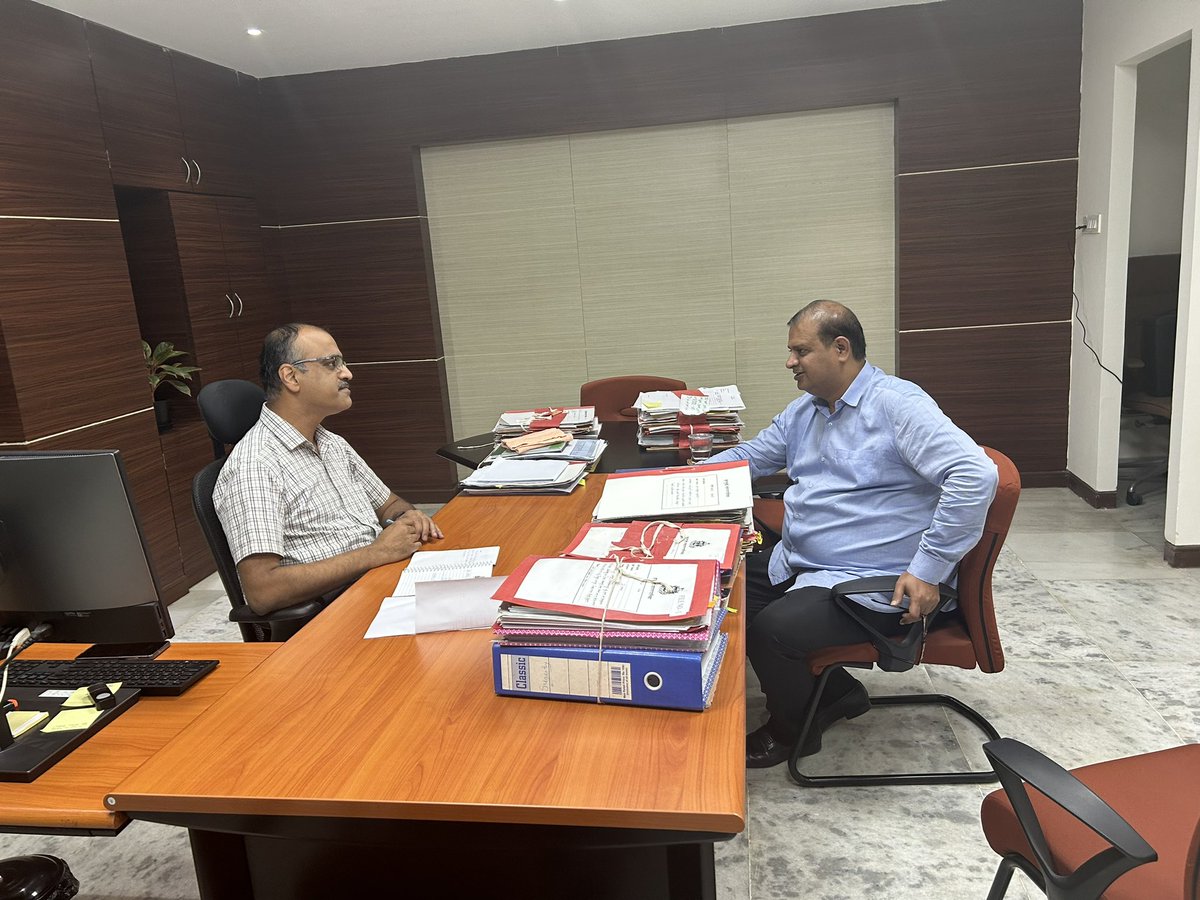 mihirkotecha's tweet photo. Met MCGM DMC Gardens and took a review on Progress of 1) Aviory (Bird Park) 2) OutDoor Sports Facility behind Kalidas Sports Complex 3) A new garden & OutDoor Sports Play ground at MalbarHill #Mulund Colony 4) Refurbishing of Raje Sambhaji Maidan 5) Fountain of Sardar Pratapsingh Garden 6) A new garden opp fire brigade in mulund East.  @Dev_Fadnavis