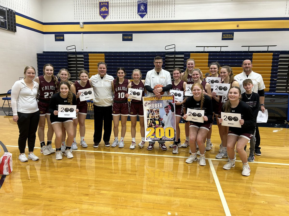 MikeGerding's tweet image. Congratulations Coach Adam Huber, 200 career wins! 
Kalida defeated Lincolnview  53-49 @kalidawildcats @KalidaAD #WildcatPride