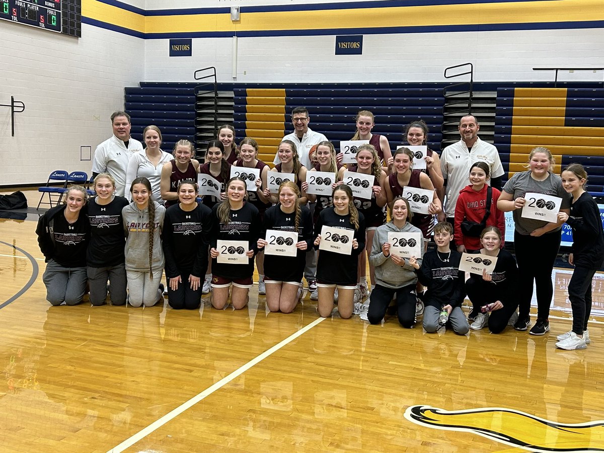 MikeGerding's tweet image. Congratulations Coach Adam Huber, 200 career wins! 
Kalida defeated Lincolnview  53-49 @kalidawildcats @KalidaAD #WildcatPride