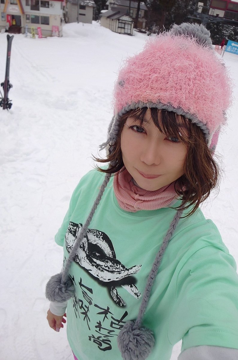 mocam0ca's tweet photo. 初滑りに来ています★
今年もよろしくお願いします( ᵕᴗᵕ ) https://t.co/9qjOF2hK8P