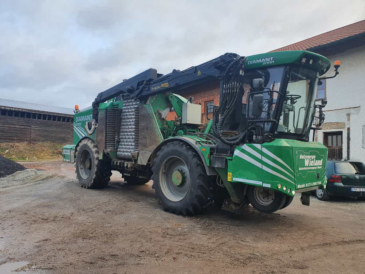 profiMagazin's tweet photo. Hier ist ein #Albach Diamant 2000 von Holzenergie Wieland zu sehen. https://t.co/iyDoDUxdgD