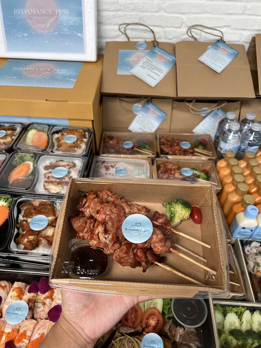 ppnaravit_home's tweet photo. Food Support #WeAreSeries Q14

ฝากพี่ปอนด์เติมพลังให้พี่ๆ ทีมงานทุกคนด้วยจ้า ทานให้อร่อยน้าาาา 💓🥰

Special Thank : @redamancy_ppw 🙏

#ppnaravit https://t.co/frpaumHyaP