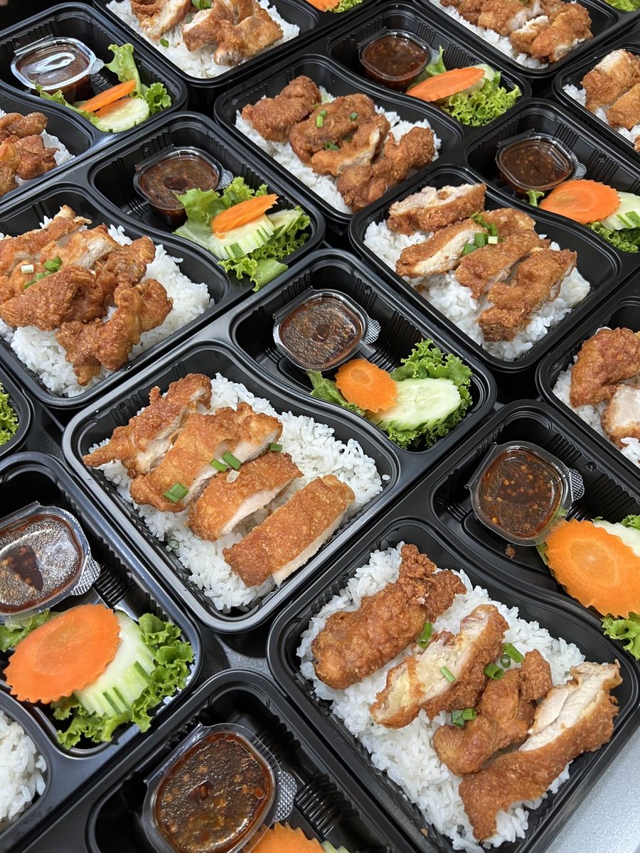 ppnaravit_home's tweet photo. Food Support #WeAreSeries Q14

ฝากพี่ปอนด์เติมพลังให้พี่ๆ ทีมงานทุกคนด้วยจ้า ทานให้อร่อยน้าาาา 💓🥰

Special Thank : @redamancy_ppw 🙏

#ppnaravit https://t.co/frpaumHyaP