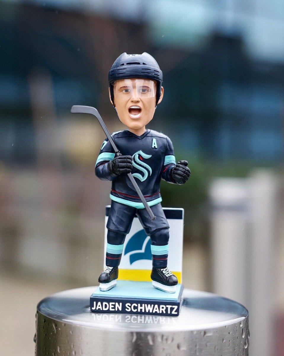 KrakenItOpenNHL's tweet photo. 🐙GIVEAWAY 🐙
#SeaKraken - Jaden Schwartz Bobblehead 🏒

To enter:
📢Retweet and like this post
☑️Follow @KrakenItOpenNHL 

Winner picked gametime Thurs 1/11🚨 https://t.co/vY7nmkOzjx