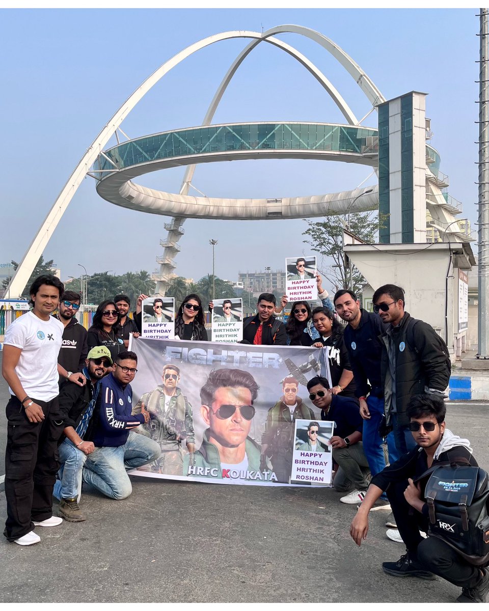 HrfcKolkata's tweet photo. Happy Birthday to the evergreen ,fittest actor and great human being Hrithik.
Thank u for entertaining us with great iconic works. Wish you the finest coming 50 years. All the best for Fighter. May it bring more success and accolades. Keep Rocking !
#HappyBirthdayHrithikRoshan https://t.co/FXtyqWpLeo