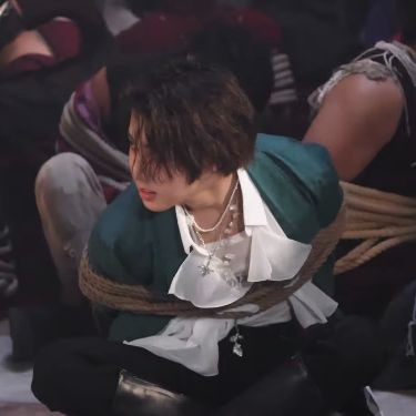 hyunflour's tweet photo. do you ever just think https://t.co/kpWd1oBYCt