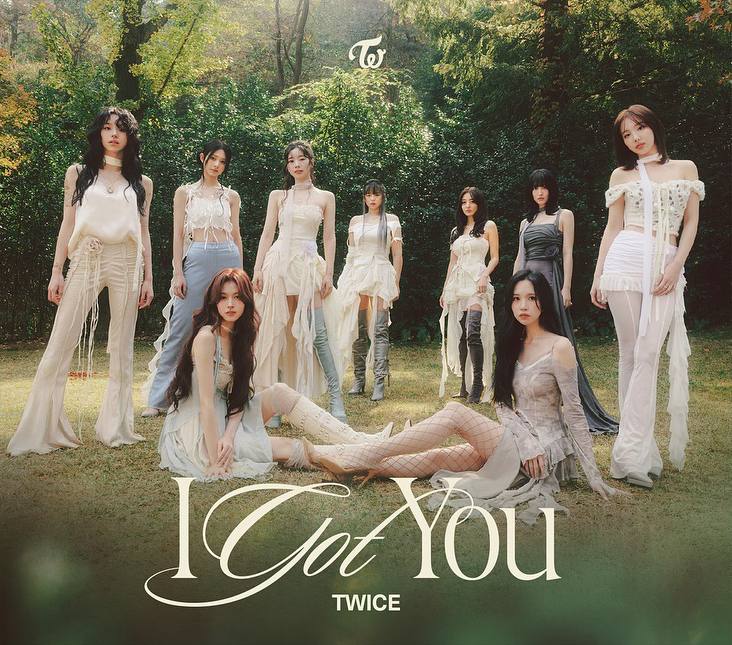 godmitzu's tweet photo. THE COVER LOOKS SO PRETTY OMG https://t.co/vdu2QW132a