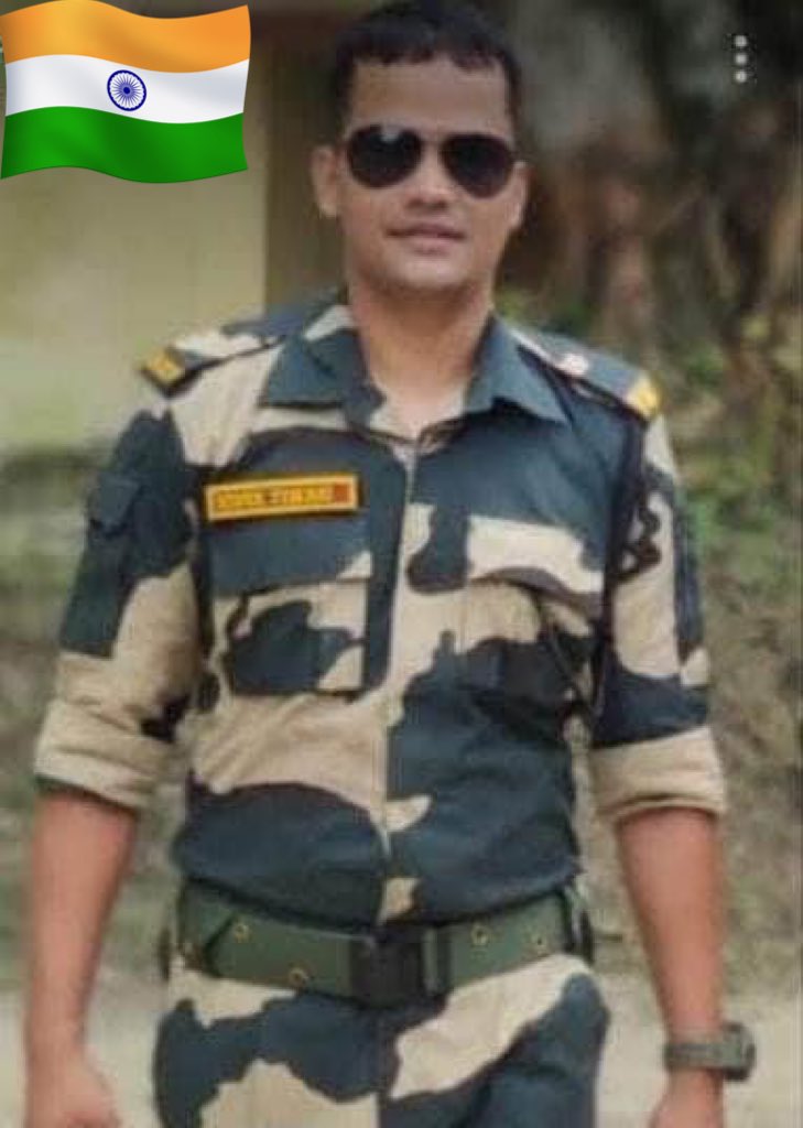 priority_n's tweet photo. He is the Shining example of sacrifice and duty unto death.
Homage to the gallant Hero,
CONSTABLE VIVEK TIWARI
#159Bn of @BSF_India
On his Balidan Diwas today.
#OnThisDay Dec 10, 2022 he was immortalized while serving the Nation at Malda in #WestBengal
#KnowYourHeroes https://t.co/ebjx1HiYJl