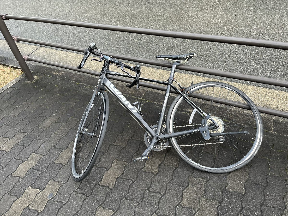 _080308299517's tweet photo. 天下茶屋駅付近のタイムズ前に自転車が乗り捨てられてました

G IANTってメーカー？

問題無ければいいんですがとりあえず https://t.co/J8Ua3C4u7H