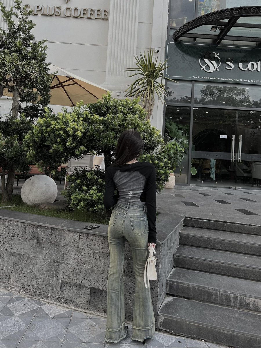 linhvy3369's tweet photo. Anh nói thích trời mưa, em liền là mùa Hạ. Anh nói thích của lạ. Vâng ạ, có em đây.📷📷😍 https://t.co/A6pOb6e7QM